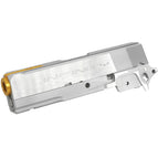 光沢のあるシルバー